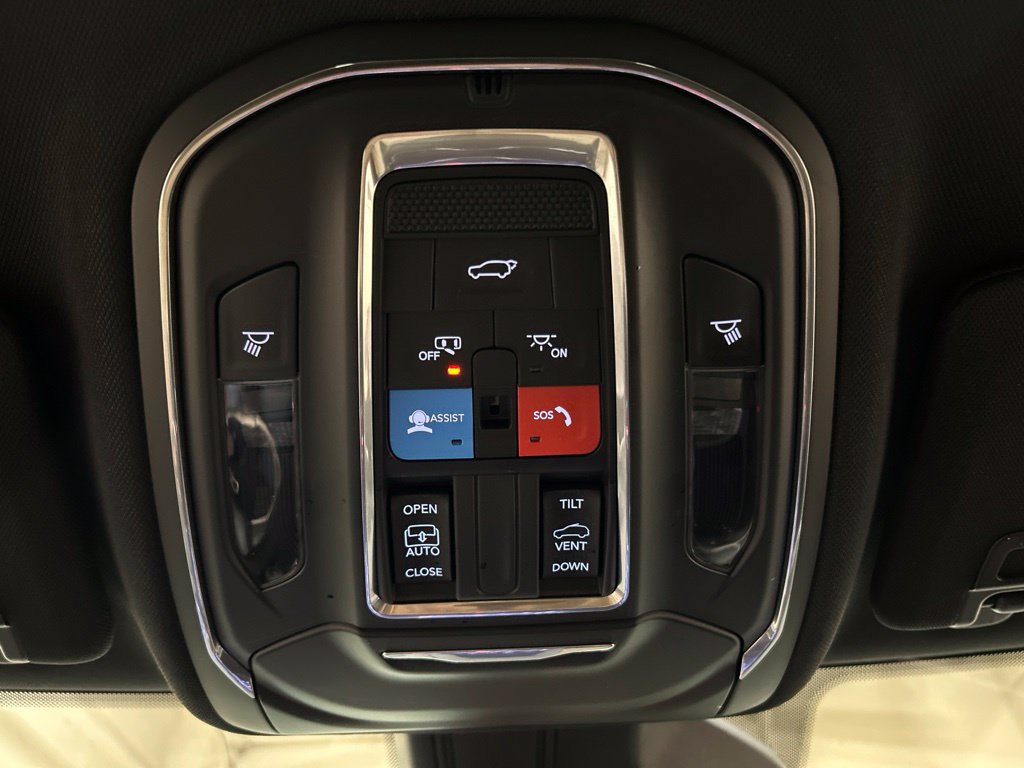 Used 2025 Jeep Grand Cherokee L Altitude AWD/4WD image 29