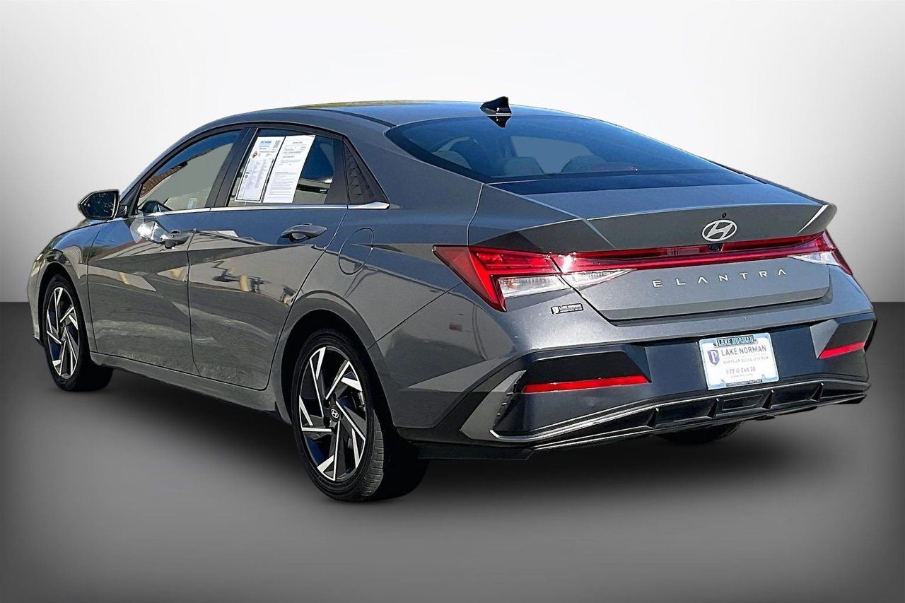 Used 2025 Hyundai Elantra SEL FWD image 6