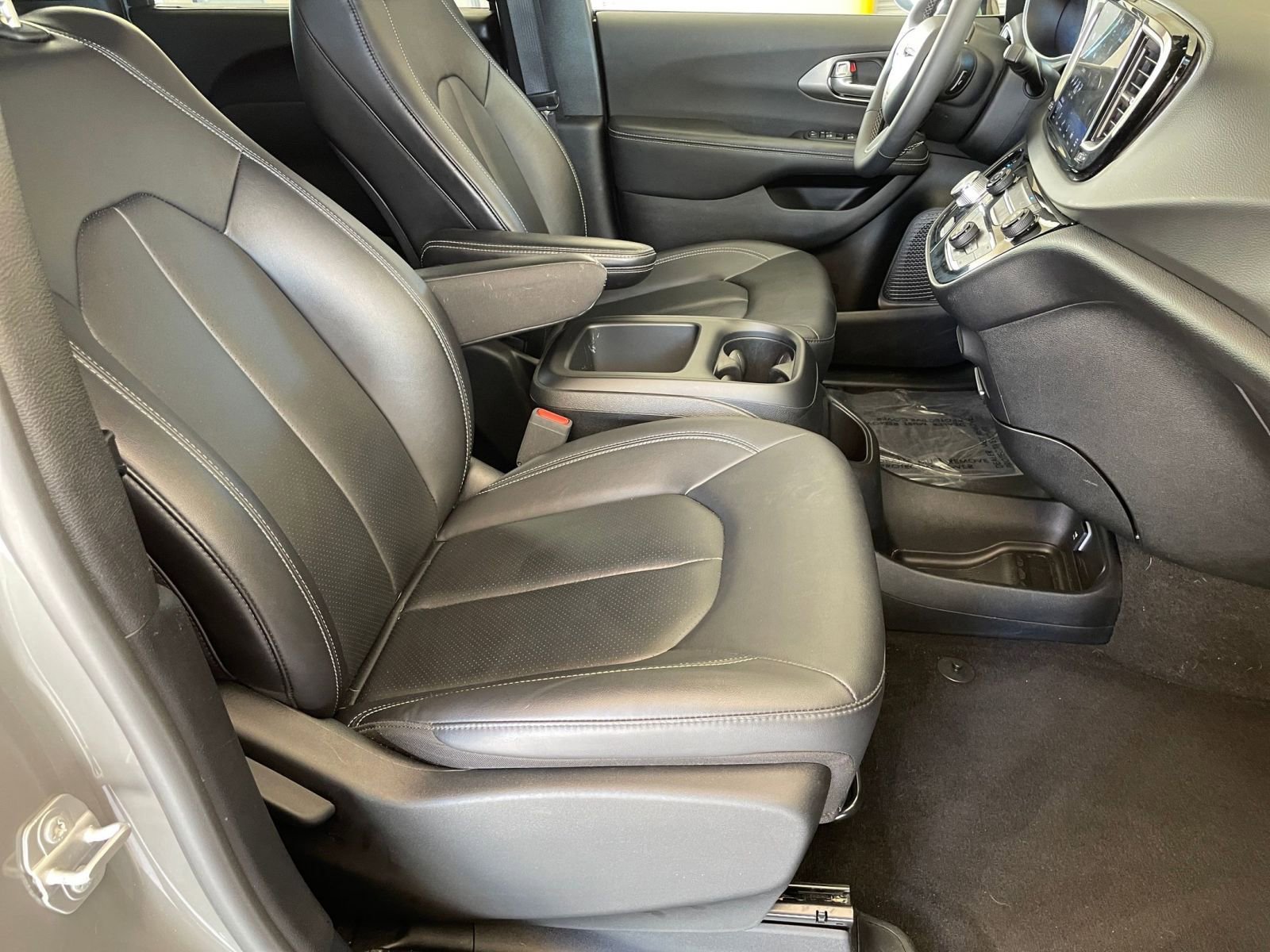 Used 2025 Chrysler Pacifica Select FWD image 38