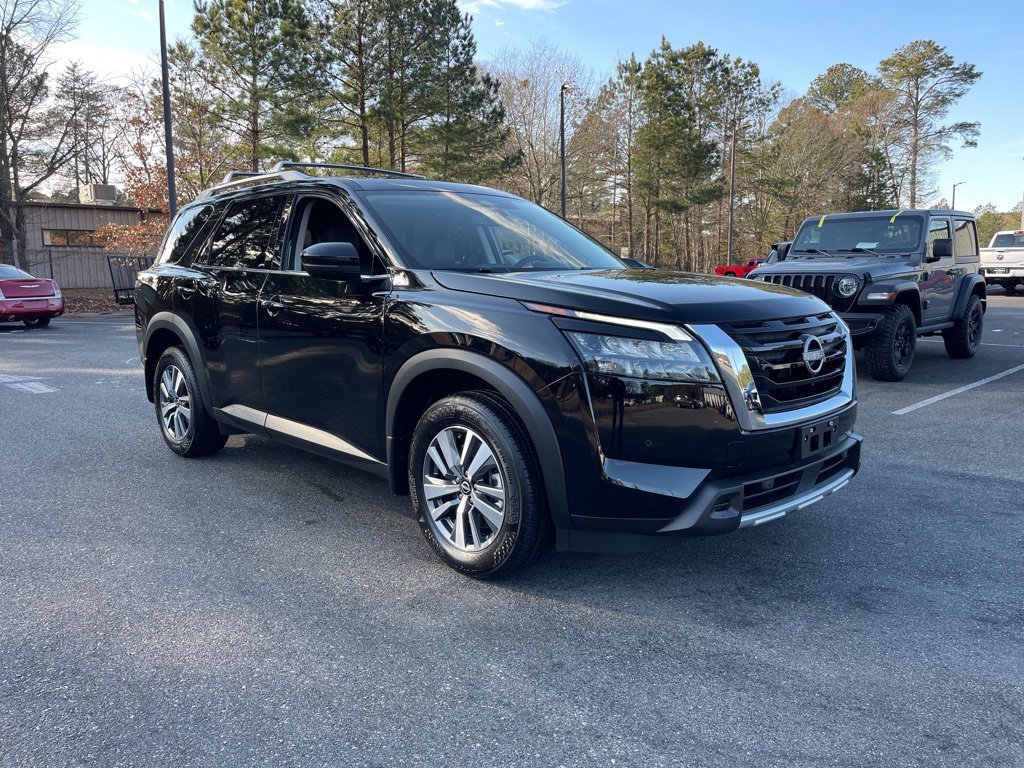 Used 2025 Nissan Pathfinder SL w/ Cargo Package image 4