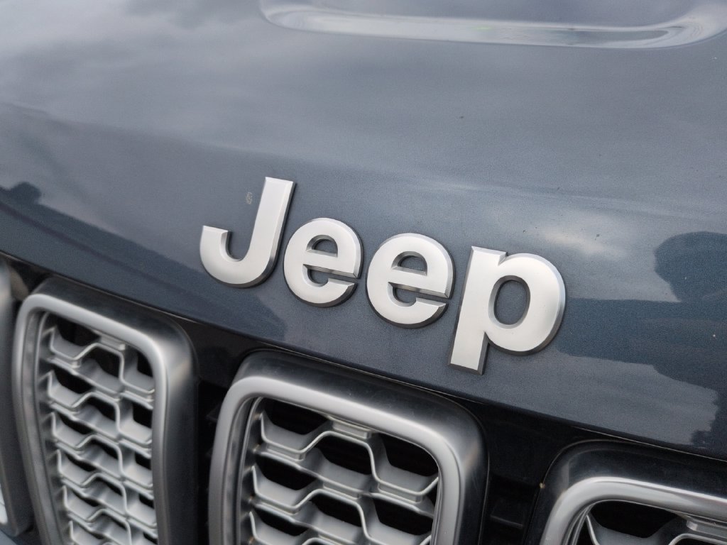 Used 2020 Jeep Grand Cherokee Summit AWD/4WD image 32