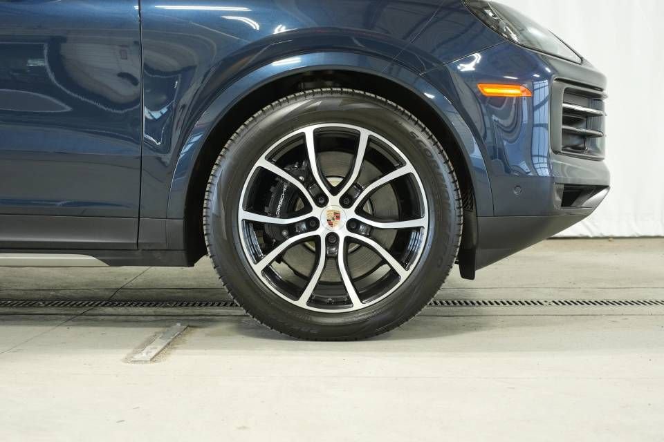 Certified 2025 Porsche Cayenne S AWD/4WD image 41
