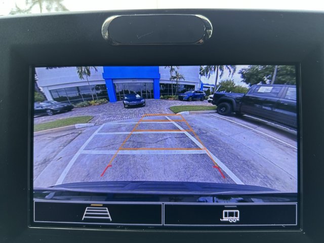 Used 2024 Chevrolet Suburban LS RWD image 24