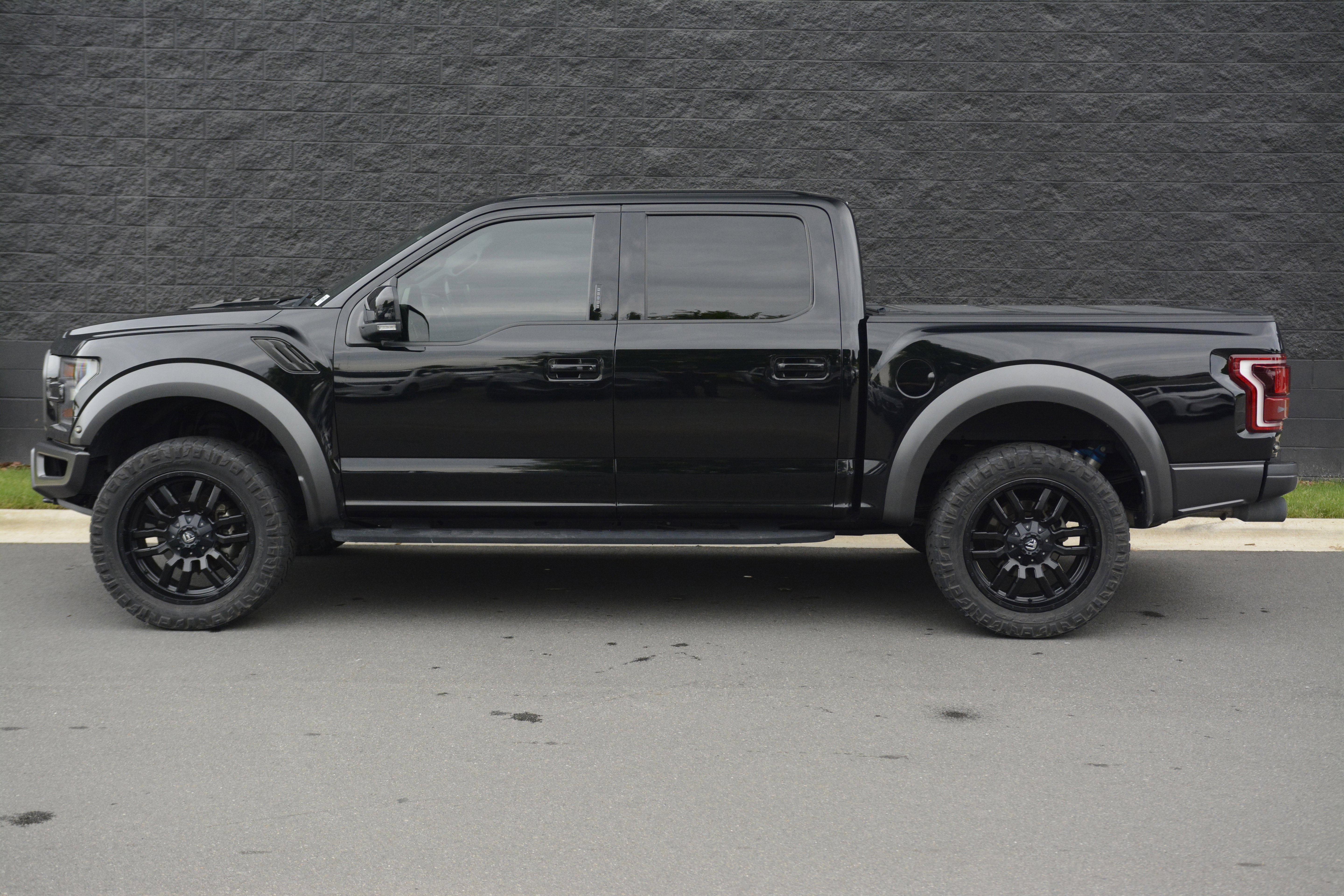 Used 2018 Ford F150 Raptor w/ Equipment Group 802A Luxury AWD/4WD image 2