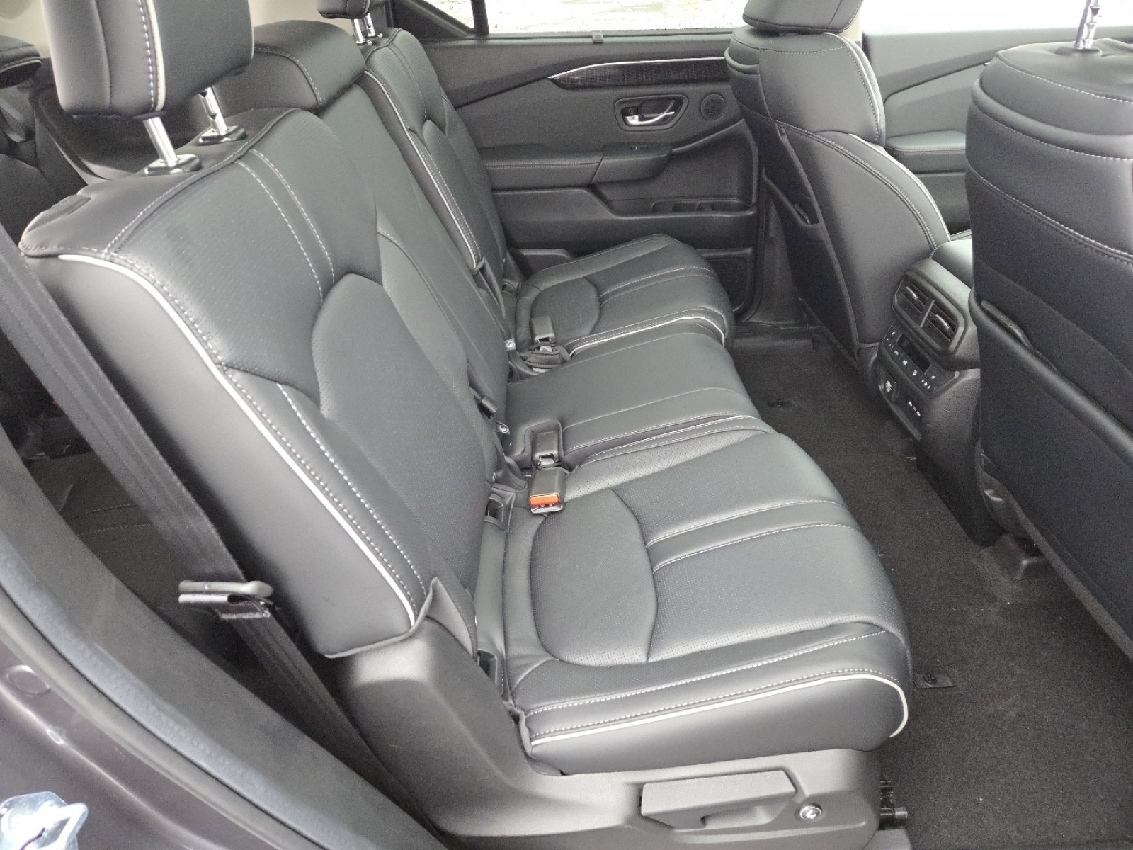 Used 2025 Honda Pilot Elite image 23