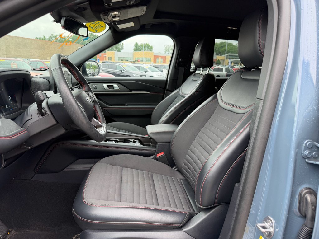 Used 2025 Ford Explorer ST-Line w/ Premium Package AWD/4WD image 7