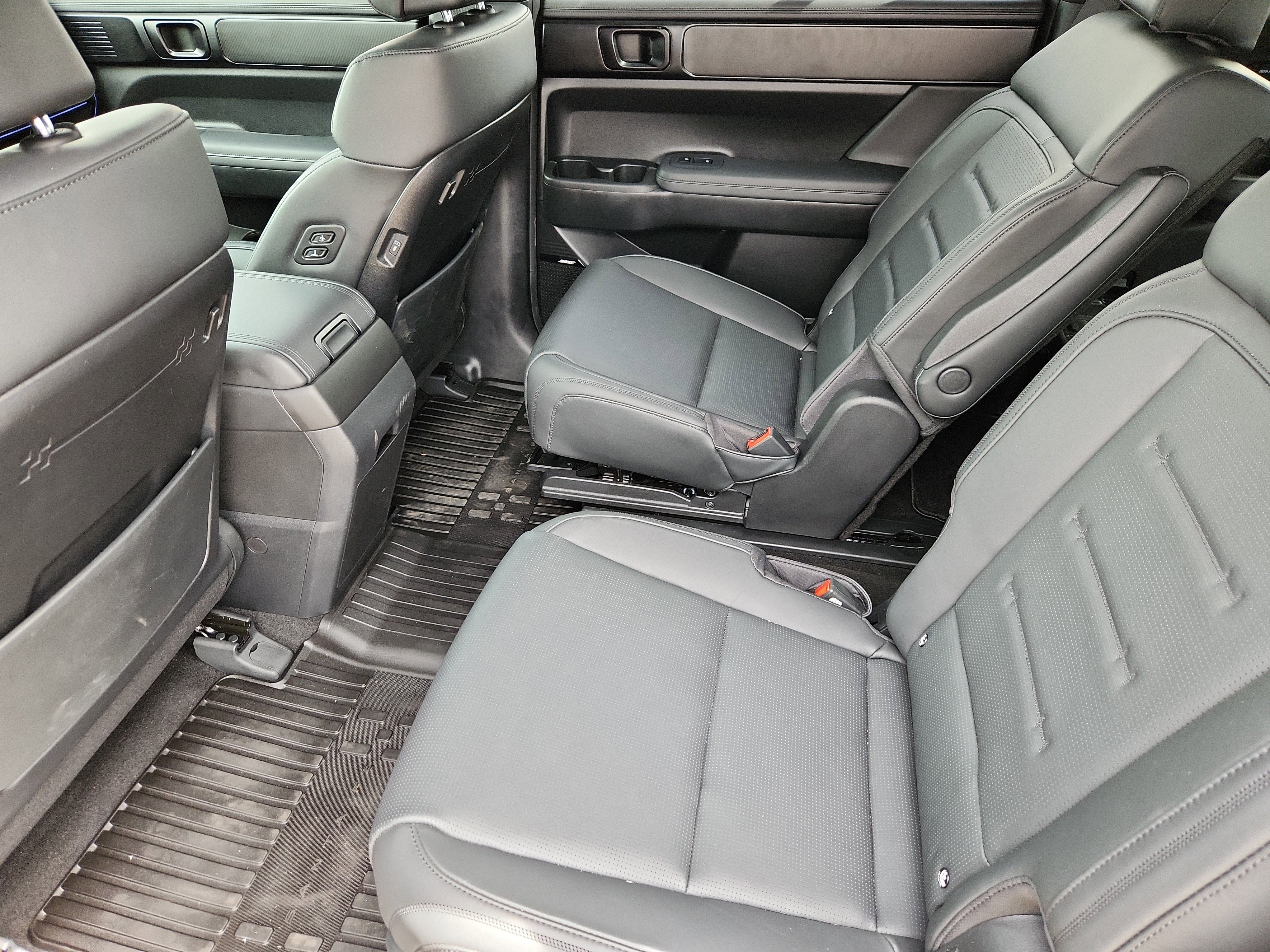 Certified 2025 Hyundai Santa Fe Calligraphy image 10