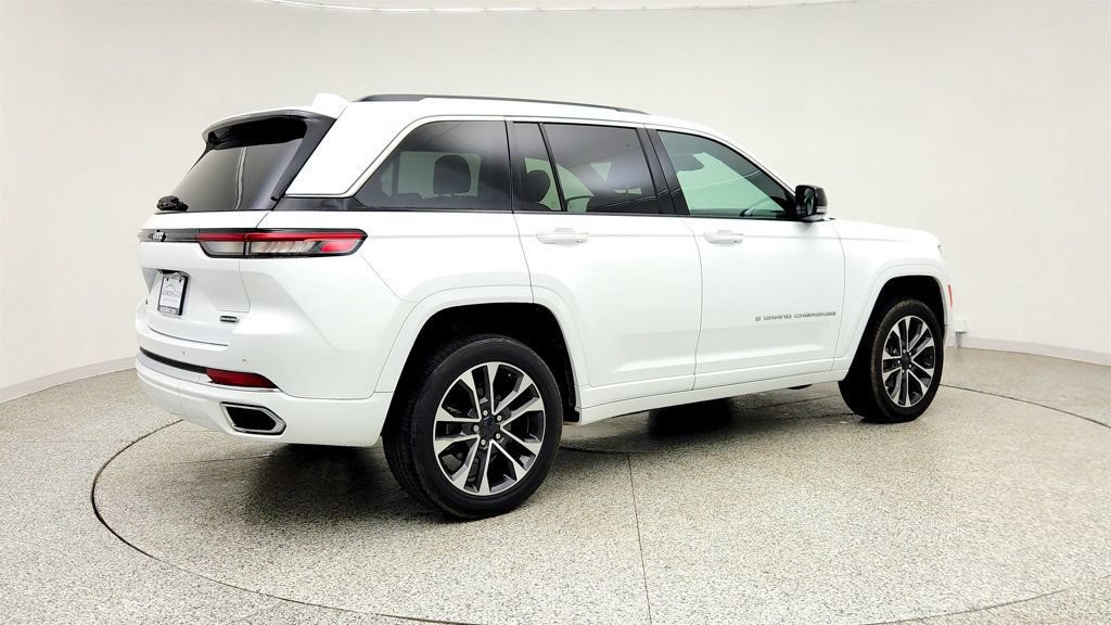 Used 2023 Jeep Grand Cherokee Overland AWD/4WD image 5
