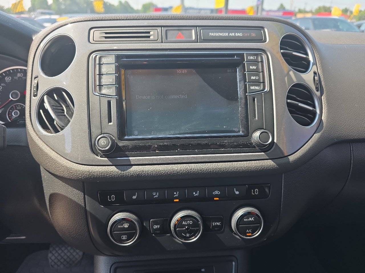 Used 2017 Volkswagen Tiguan Sport image 16