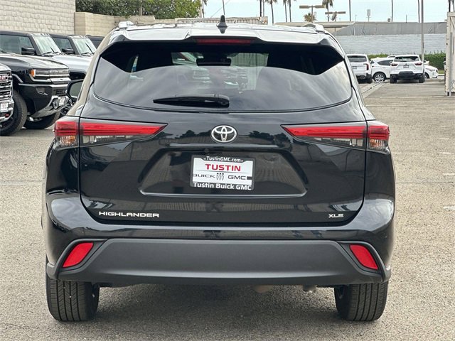 Used 2022 Toyota Highlander XLE image 5
