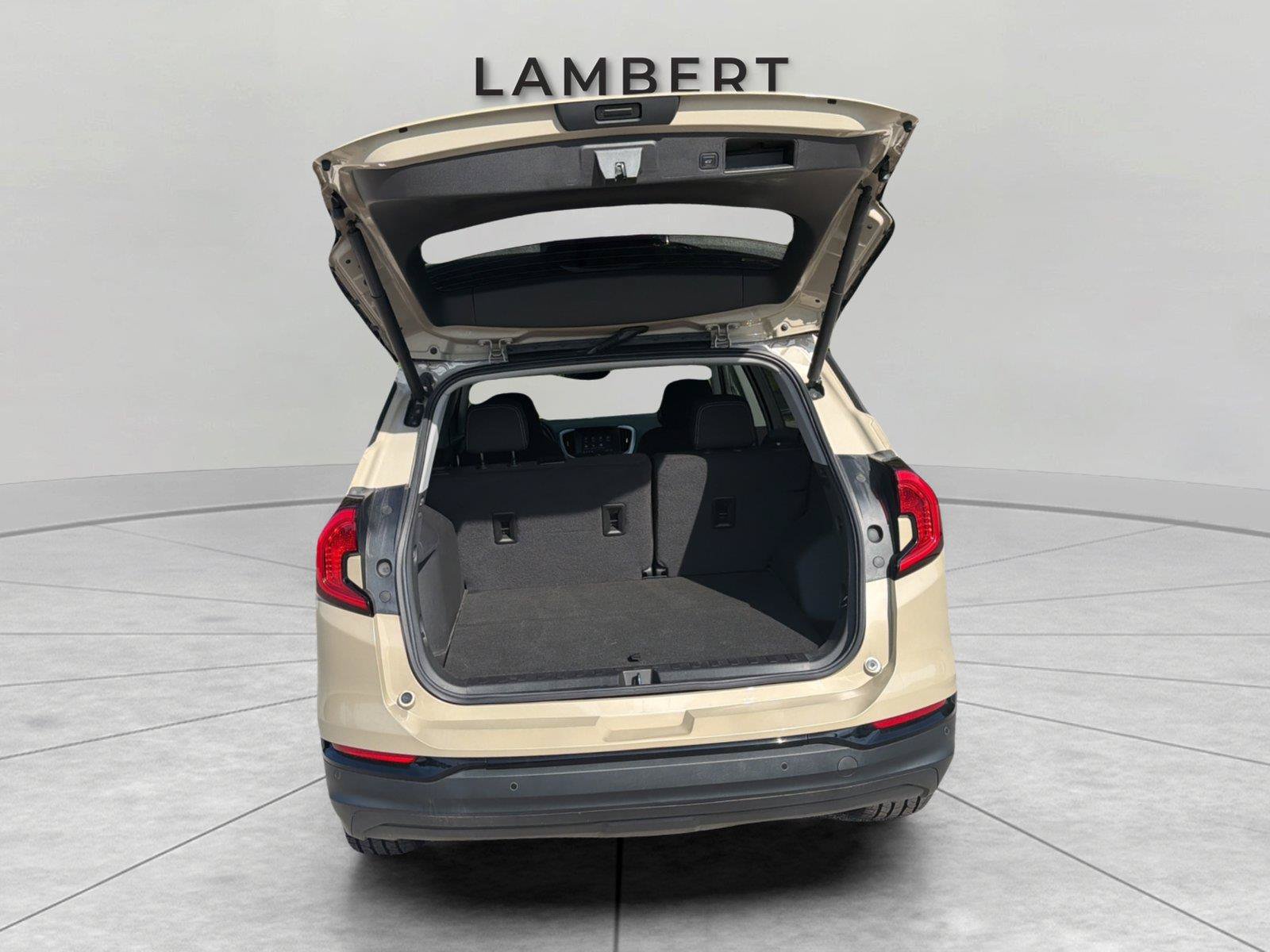 Used 2023 GMC Terrain SLE w/ Driver Convenience Package AWD/4WD image 19