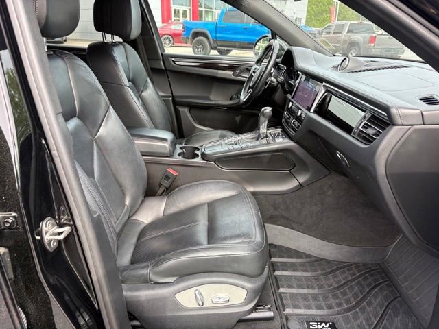 Used 2021 Porsche Macan w/ Premium Package AWD/4WD image 20