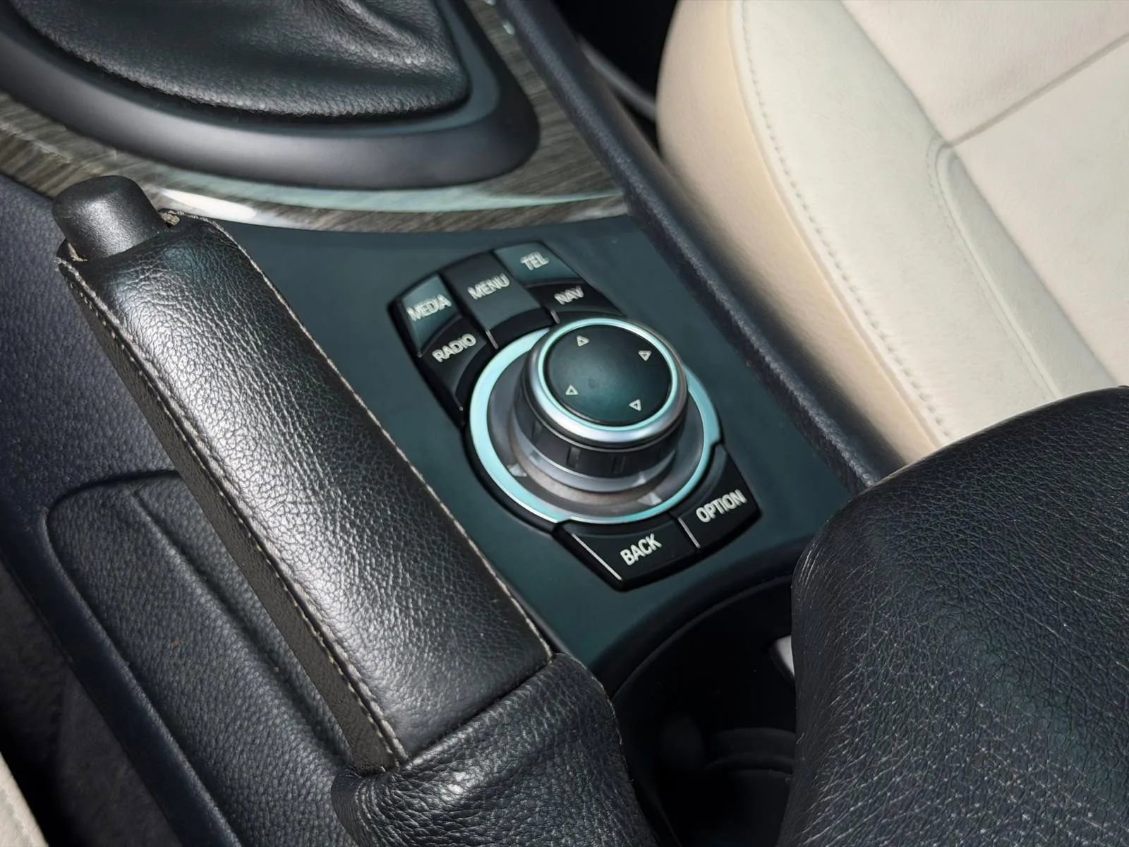 Used 2013 BMW 128i Convertible RWD image 10