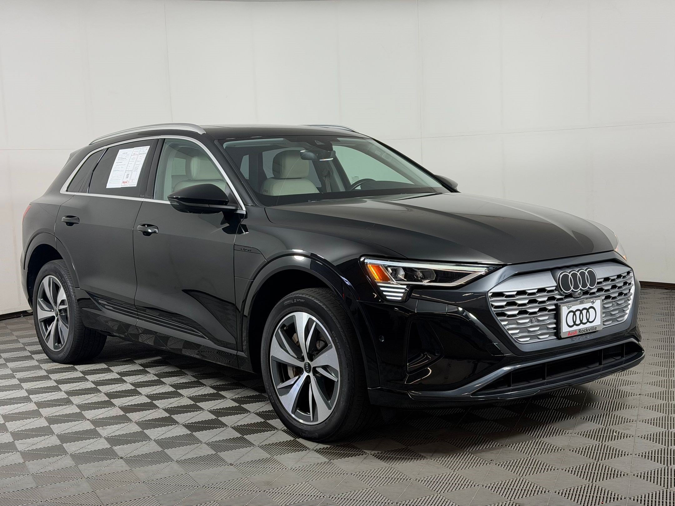 Certified 2024 Audi Q8 e-tron Premium Plus w/ Premium Plus Package AWD/4WD image 7