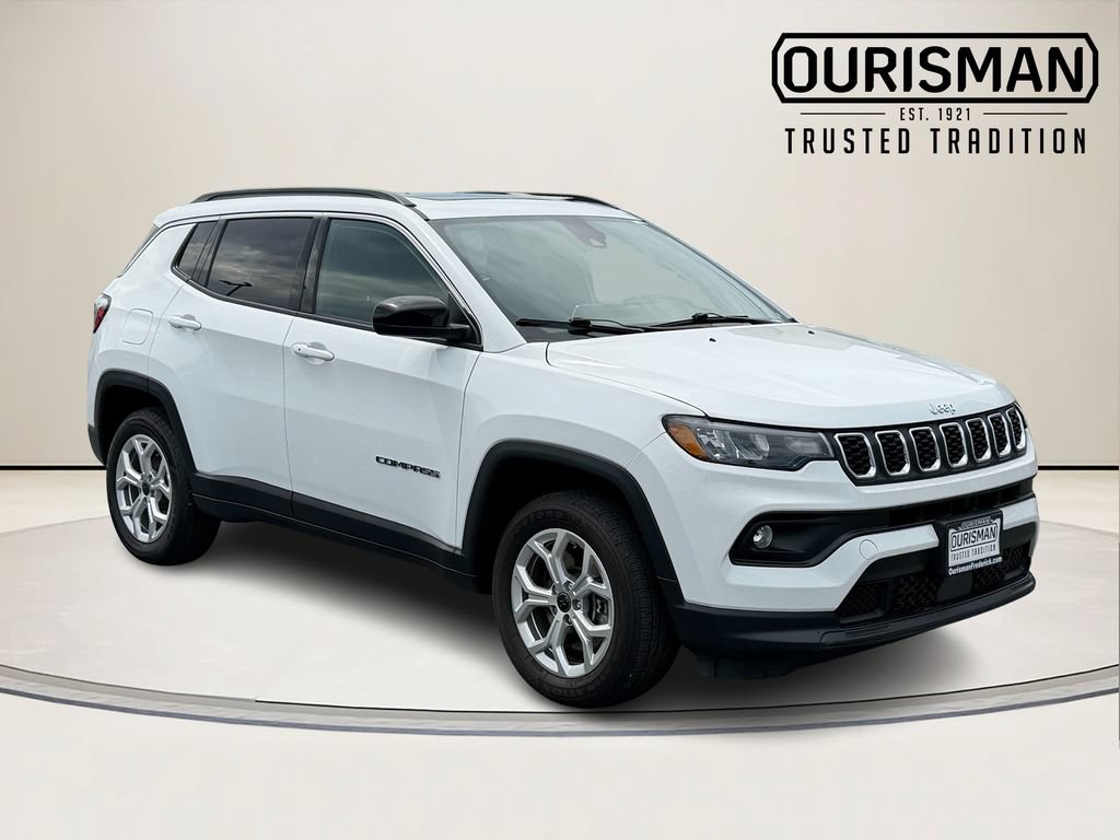 Used 2025 Jeep Compass Latitude w/ Sun & Sound Group AWD/4WD image 1