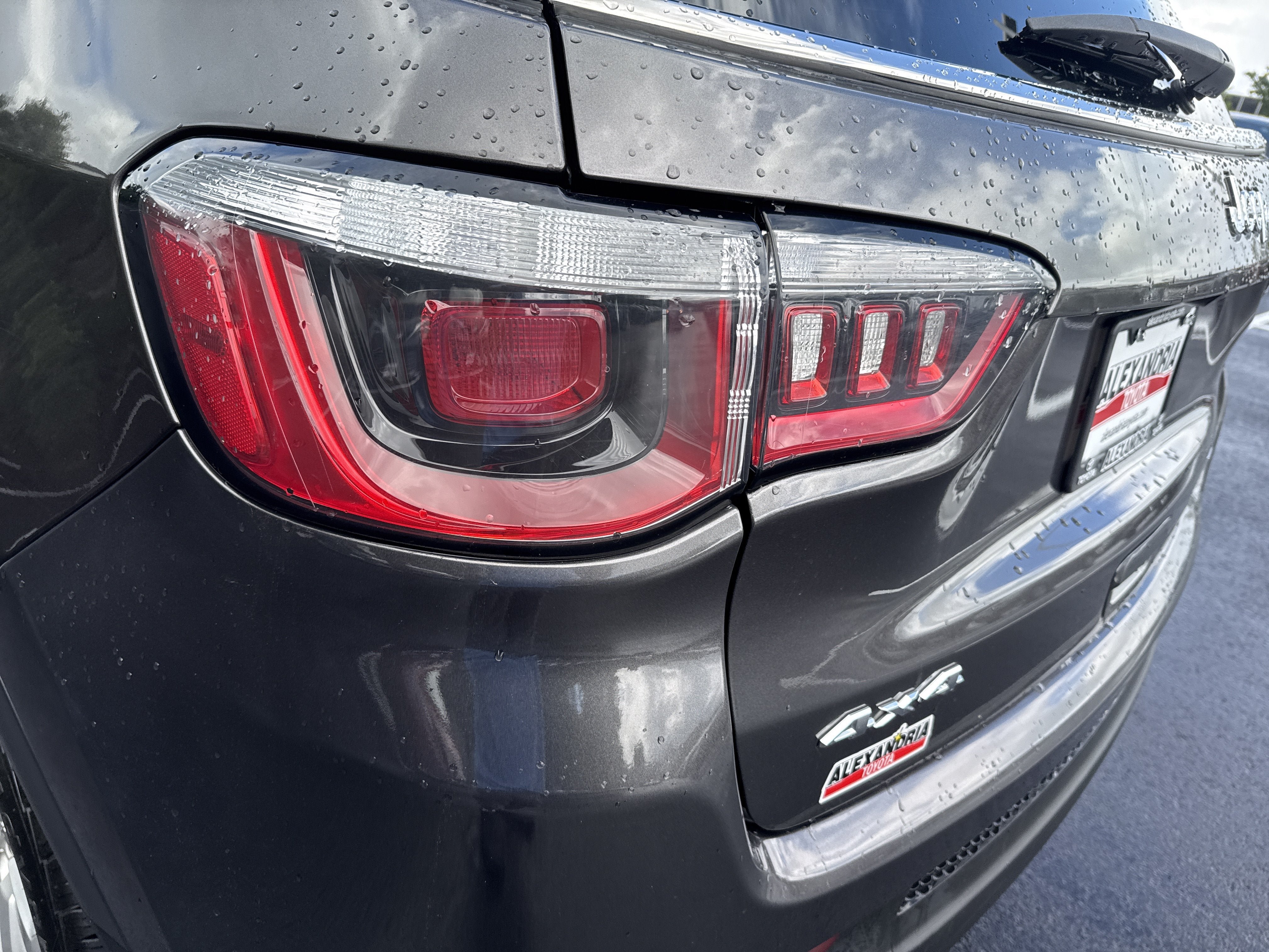 Used 2018 Jeep Compass Latitude w/ Popular Equipment Group AWD/4WD image 19