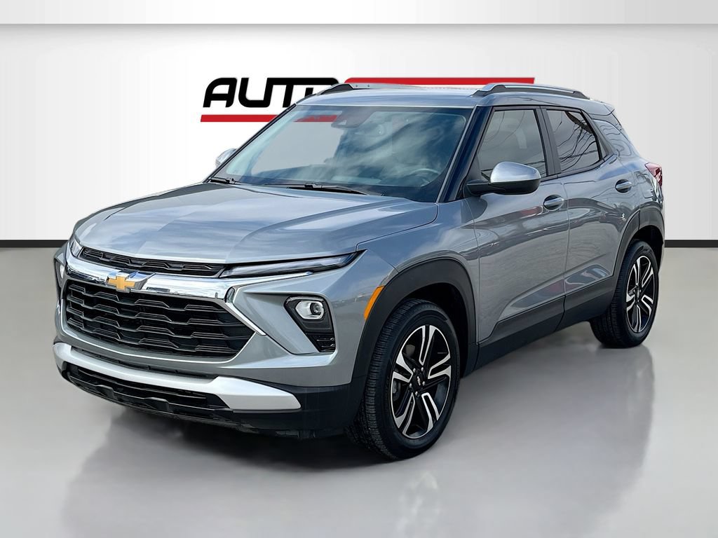Used 2024 Chevrolet TrailBlazer LT w/ Convenience Package FWD image 3