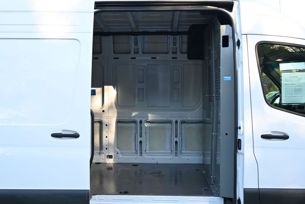 Used 2025 Mercedes-Benz Sprinter 2500 image 24