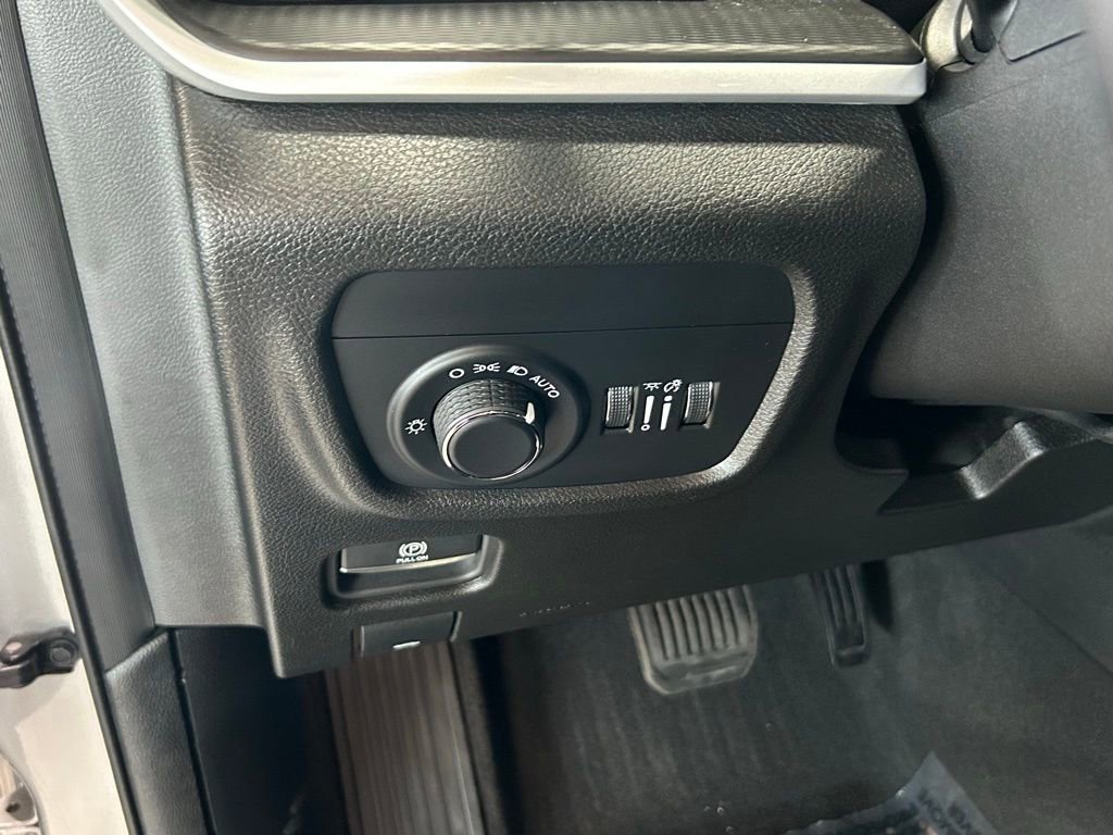 Used 2023 Jeep Grand Cherokee L Laredo image 17