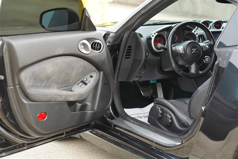 Used 2014 Nissan 370Z Touring w/ Sport Package RWD image 34