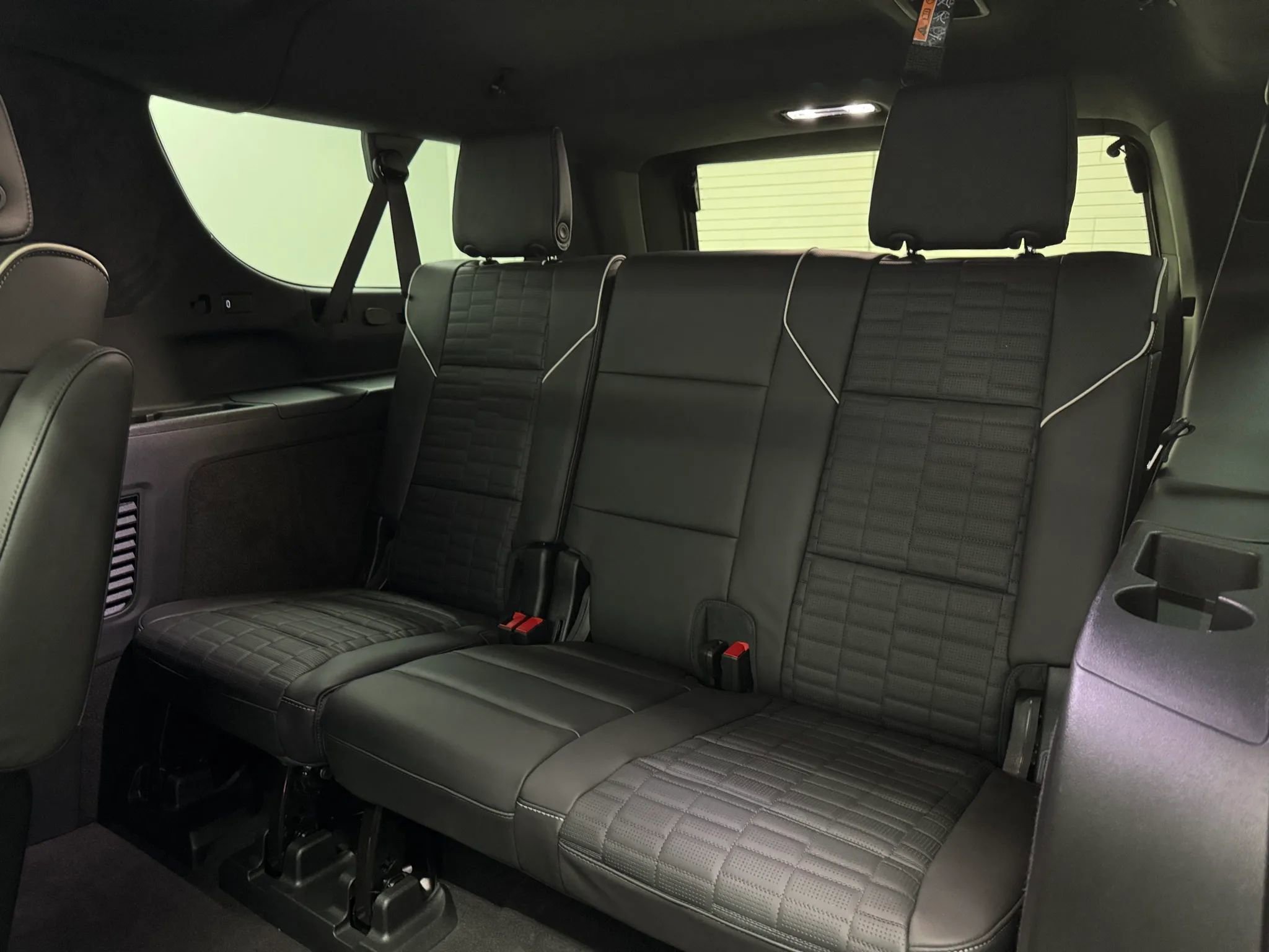 Used 2026 Cadillac Escalade ESV V w/ LPO, ONYX Package image 12