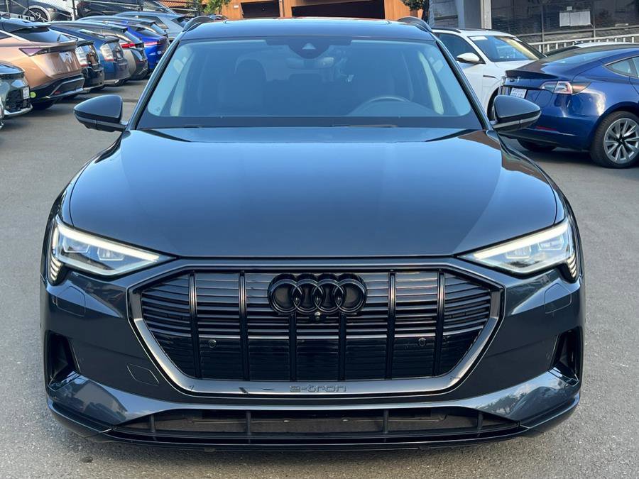 Used 2023 Audi e-tron Premium Plus w/ Premium Plus Package image 2