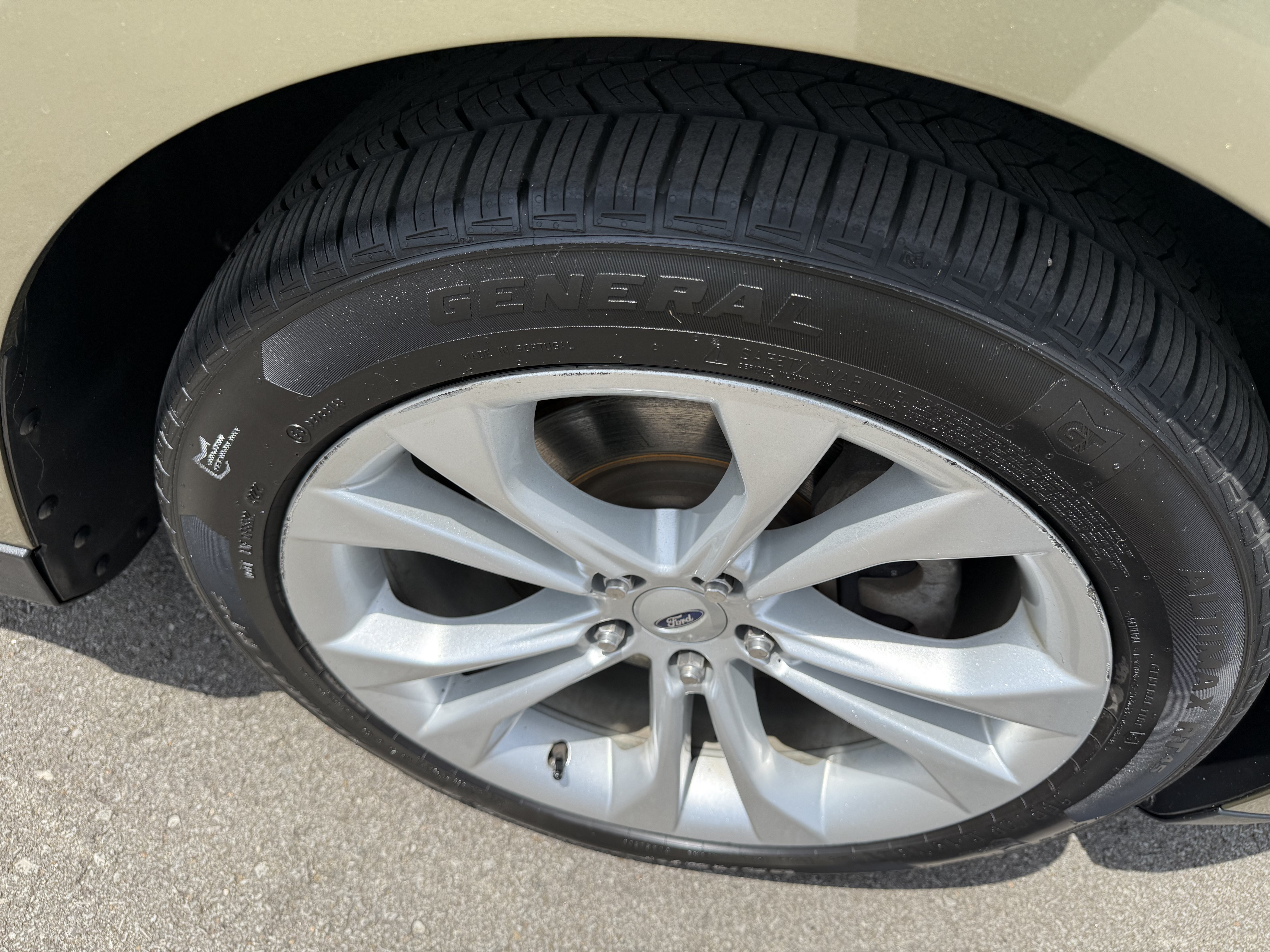 Used 2013 Ford Taurus SEL FWD image 17