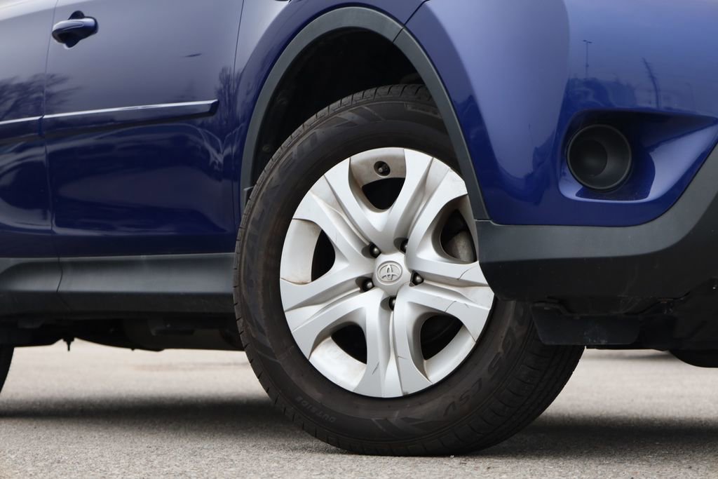 Used 2015 Toyota RAV4 LE image 2