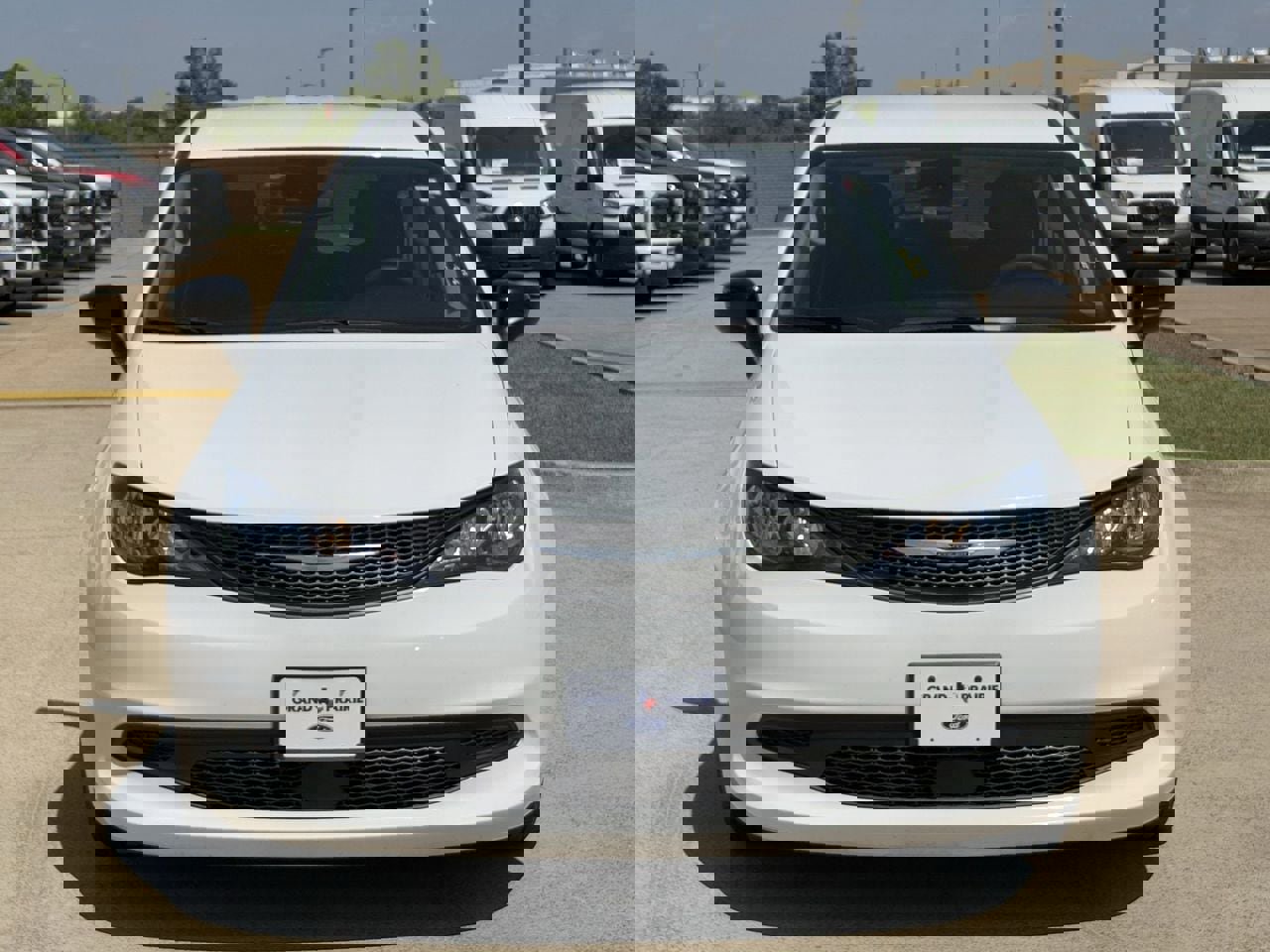 Used 2024 Chrysler Voyager LX image 9