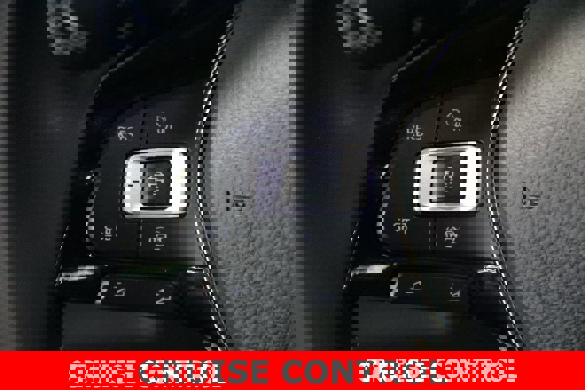 Used 2021 Volkswagen Tiguan SE w/ Panoramic Sunroof Package image 16