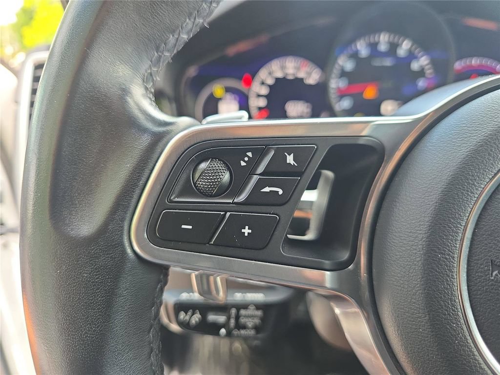 Used 2023 Porsche Cayenne Platinum Edition AWD/4WD image 24