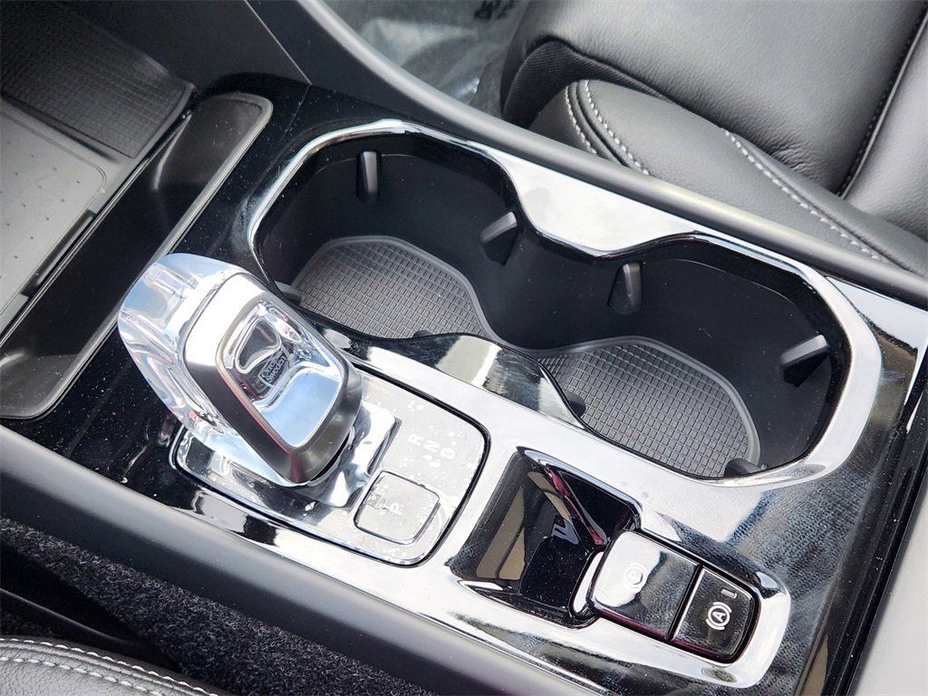 New 2025 Volvo XC40 B5 Ultra w/ Climate Package image 15