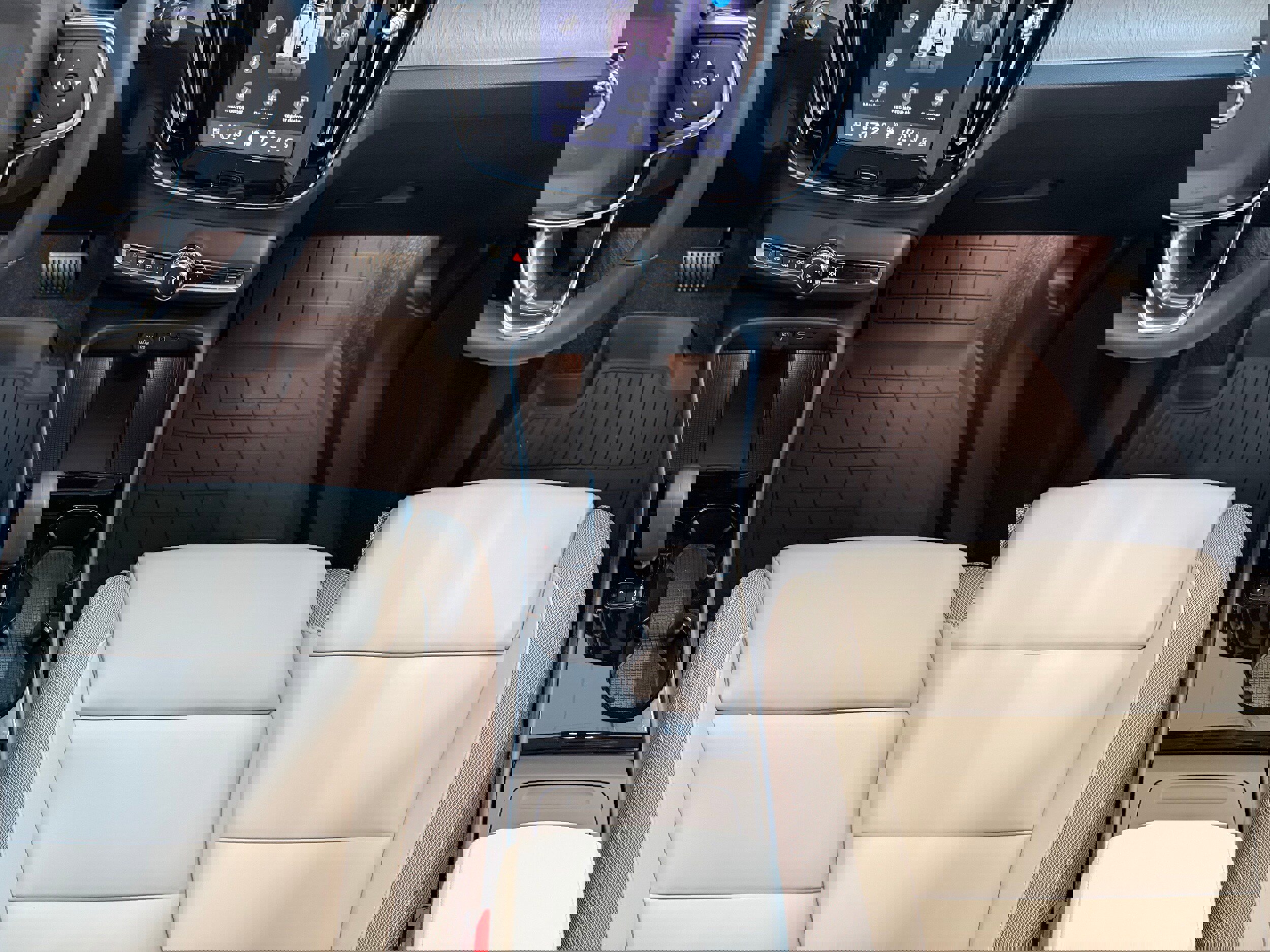 New 2026 Volvo EX40 Plus w/ Climate Package image 21