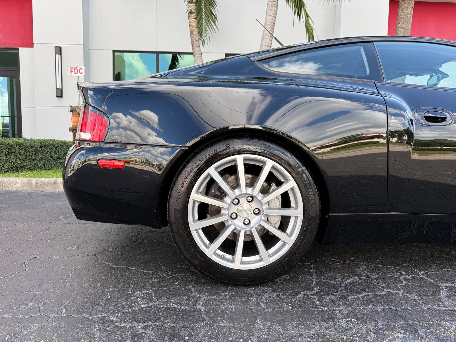 Used 2006 Aston Martin Vanquish S image 15