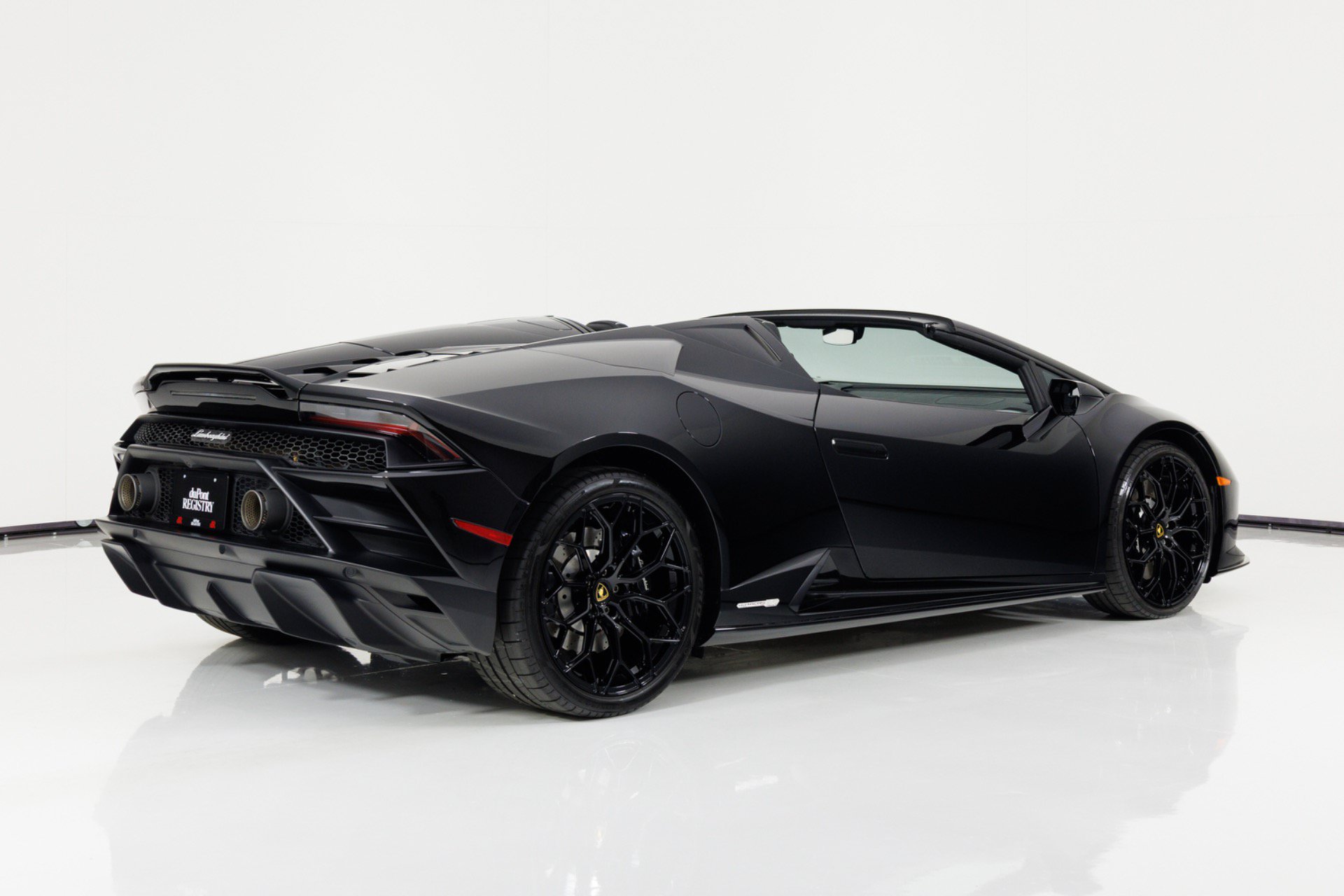 Used 2021 Lamborghini Huracan EVO RWD image 3