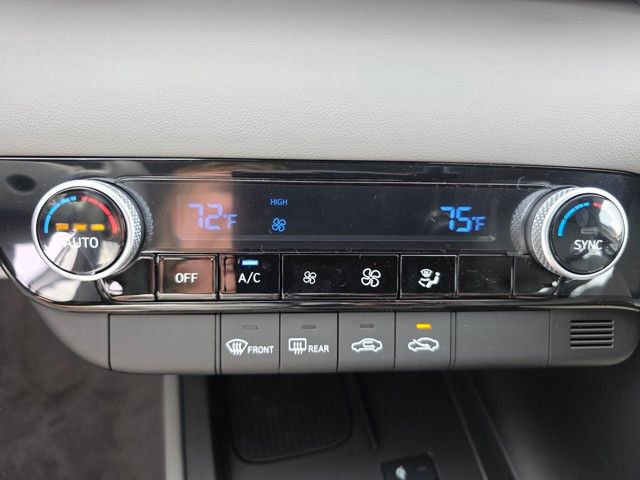 Certified 2025 Hyundai Elantra Sport image 17