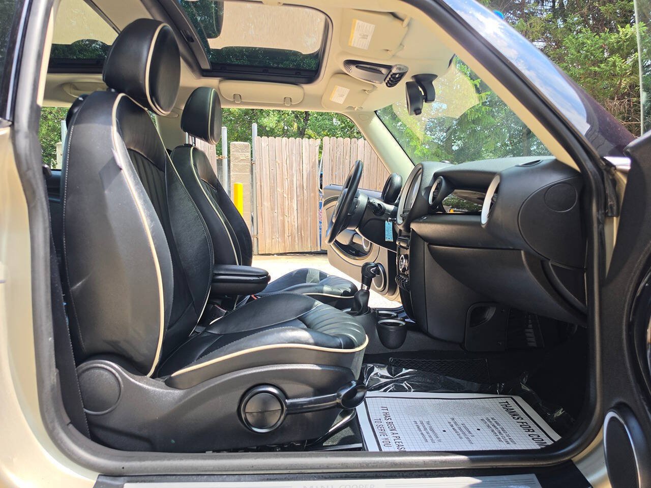 Used 2011 MINI Cooper Hardtop FWD image 9