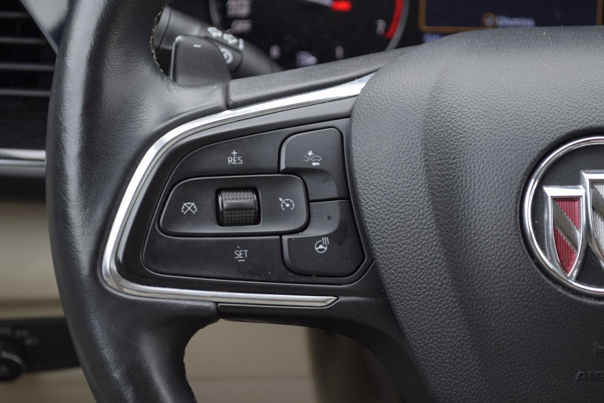 Used 2023 Buick Envision Preferred image 12