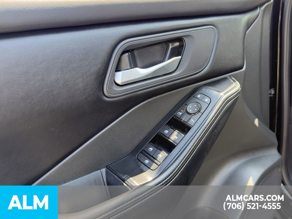 Used 2025 Nissan Rogue SV image 9