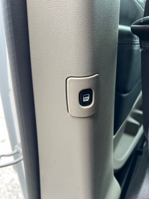 Used 2015 Dodge Grand Caravan SXT w/ UConnect Hands-Free Group FWD image 21