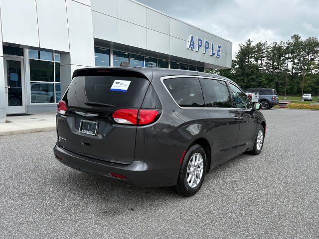 Used 2023 Chrysler Voyager LX FWD image 2