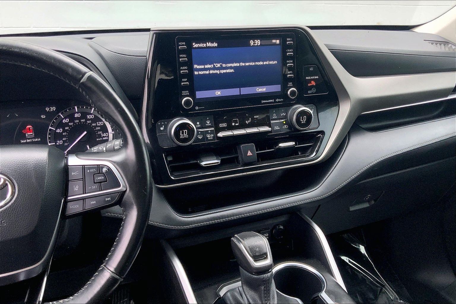 Used 2021 Toyota Highlander XLE FWD image 7