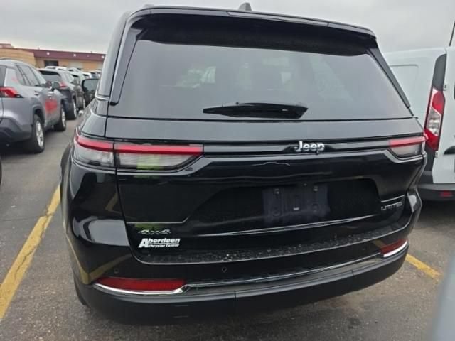 Used 2023 Jeep Grand Cherokee Limited AWD/4WD image 11