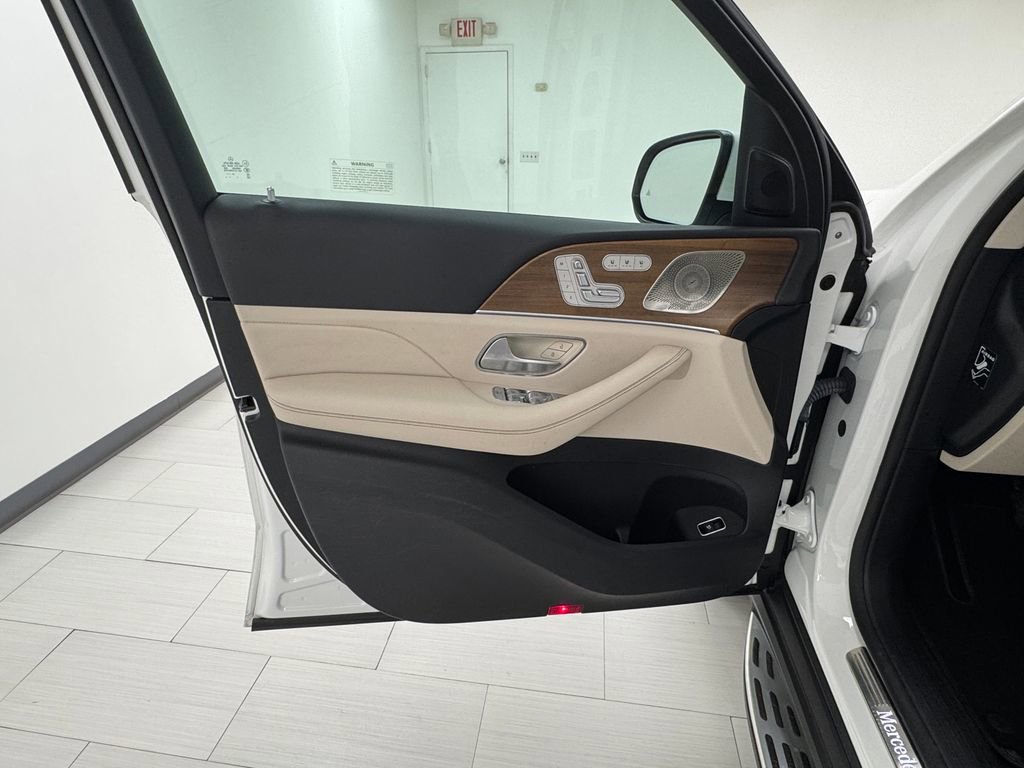 Used 2022 Mercedes-Benz GLS 450 4MATIC image 9
