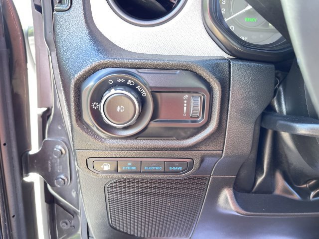 Used 2024 Jeep Wrangler Unlimited w/ Convenience Group AWD/4WD image 17