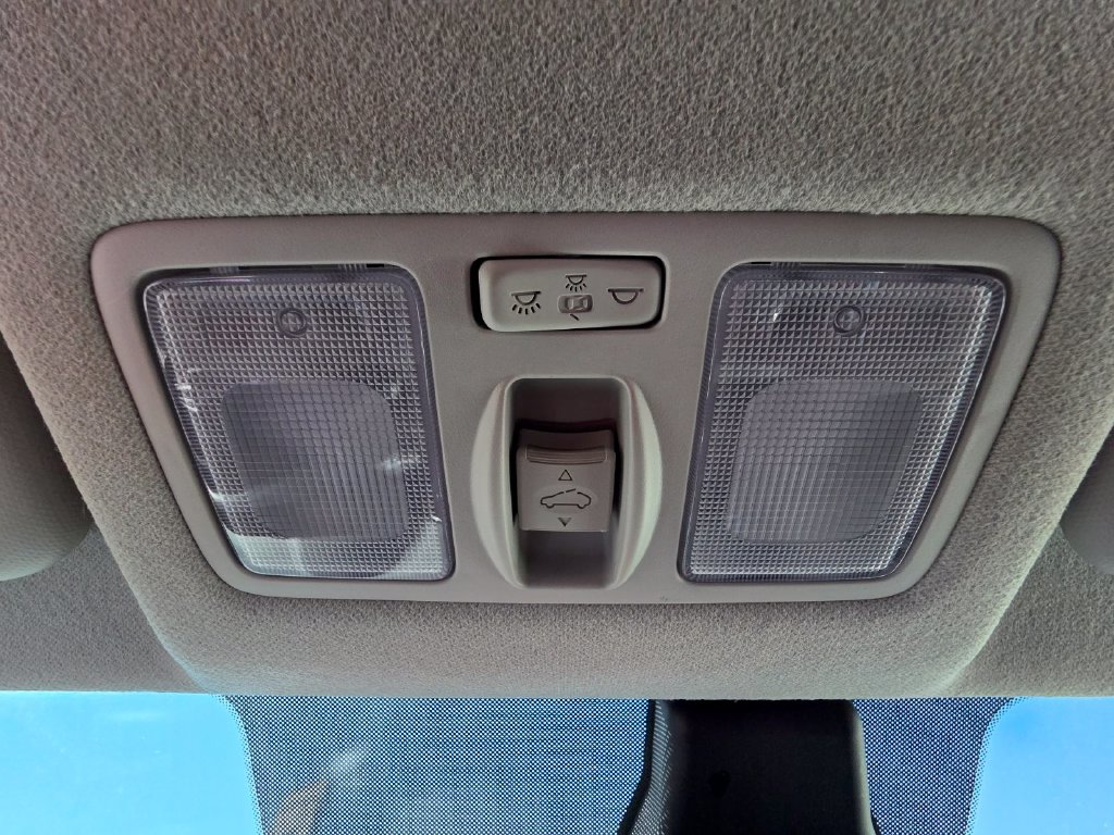 Used 2023 Hyundai Venue SEL FWD image 23
