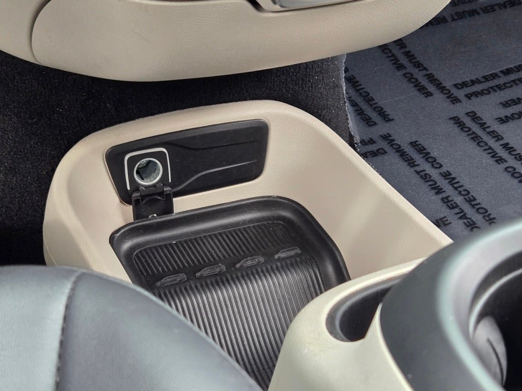 Used 2024 Chrysler Pacifica Touring-L FWD image 29
