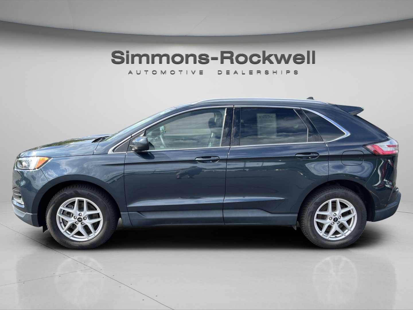 Used 2024 Ford Edge SEL w/ Convenience Package AWD/4WD image 2