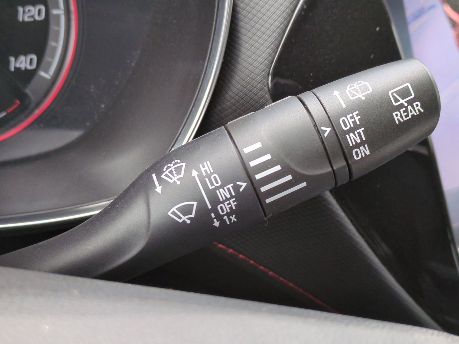 Used 2021 Chevrolet TrailBlazer RS w/ Technology Package image 32