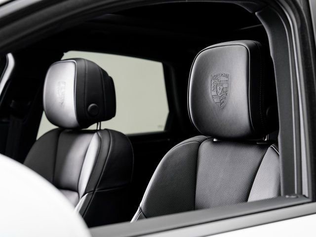 Certified 2025 Porsche Macan image 10